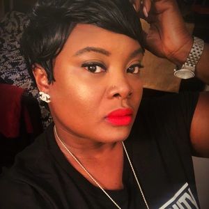 Meet your Posher, Donnareakica